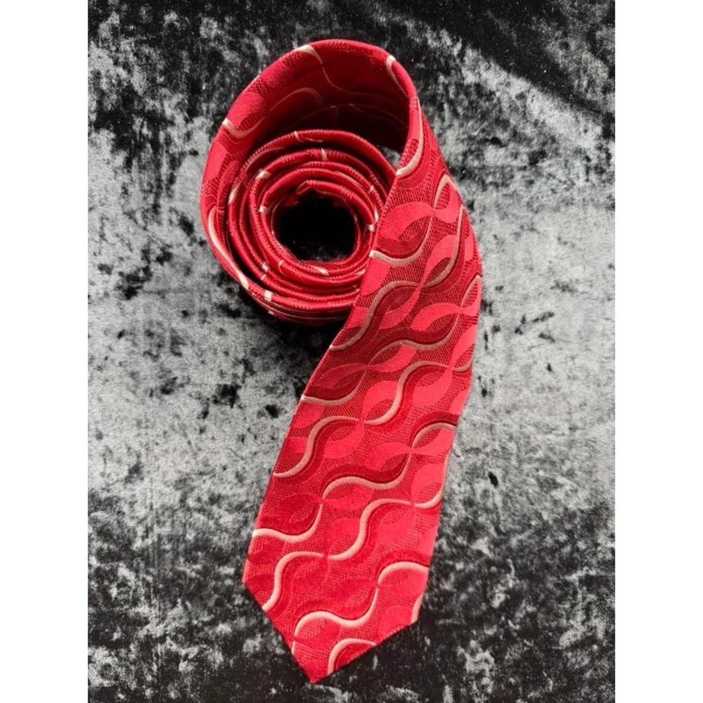 Murano Men's 100% Silk Tie Red Silver Geometric Hand Tailored USA Necktie
